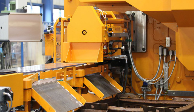 橡塑機(jī)械設(shè)備使用時應(yīng)該注意哪些問題？