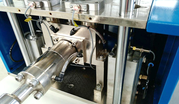 液體硅膠注射機(jī)怎么正確的使用？